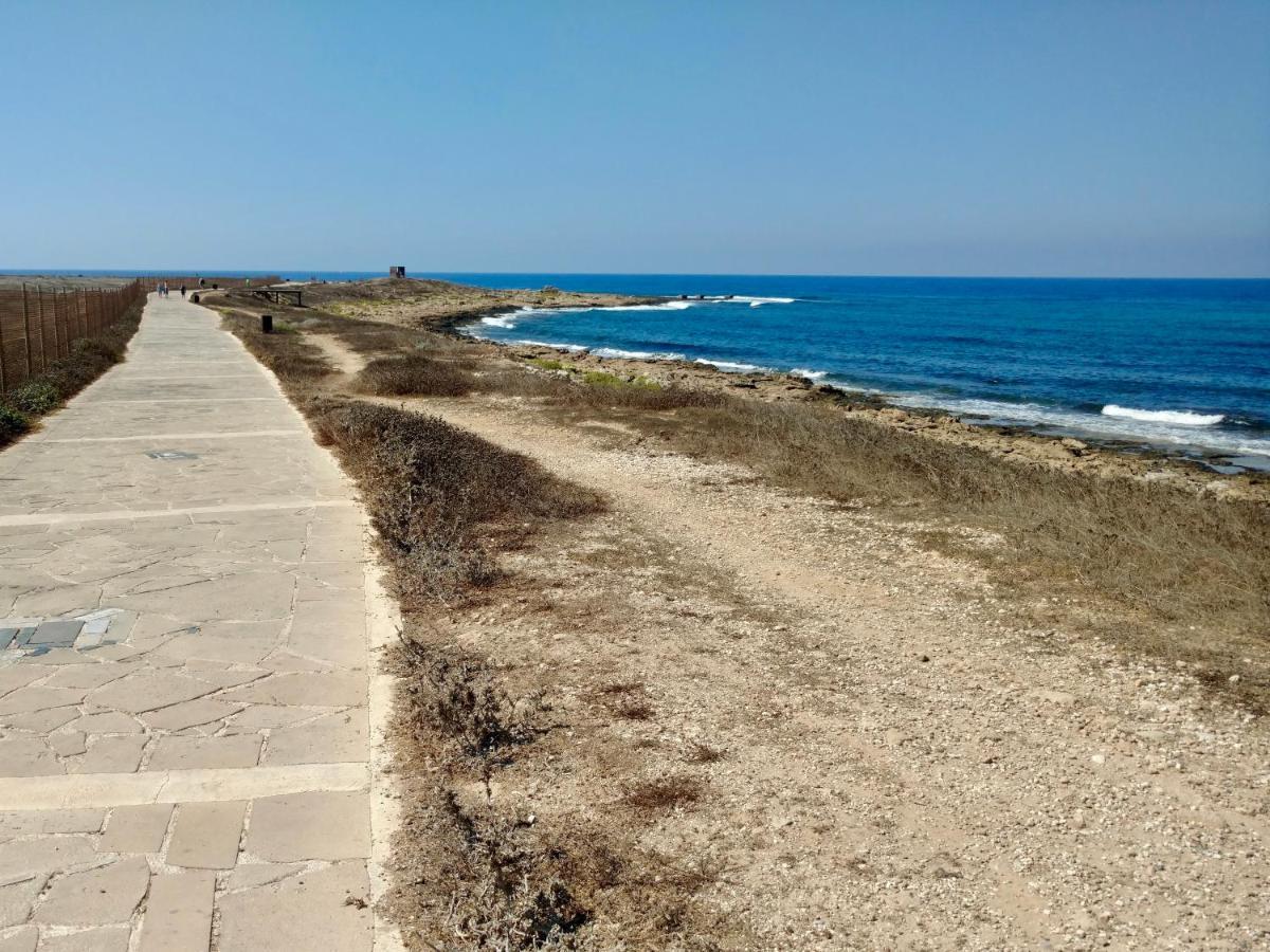 Faros Beach B101 Apartment Kato Paphos * Paphos