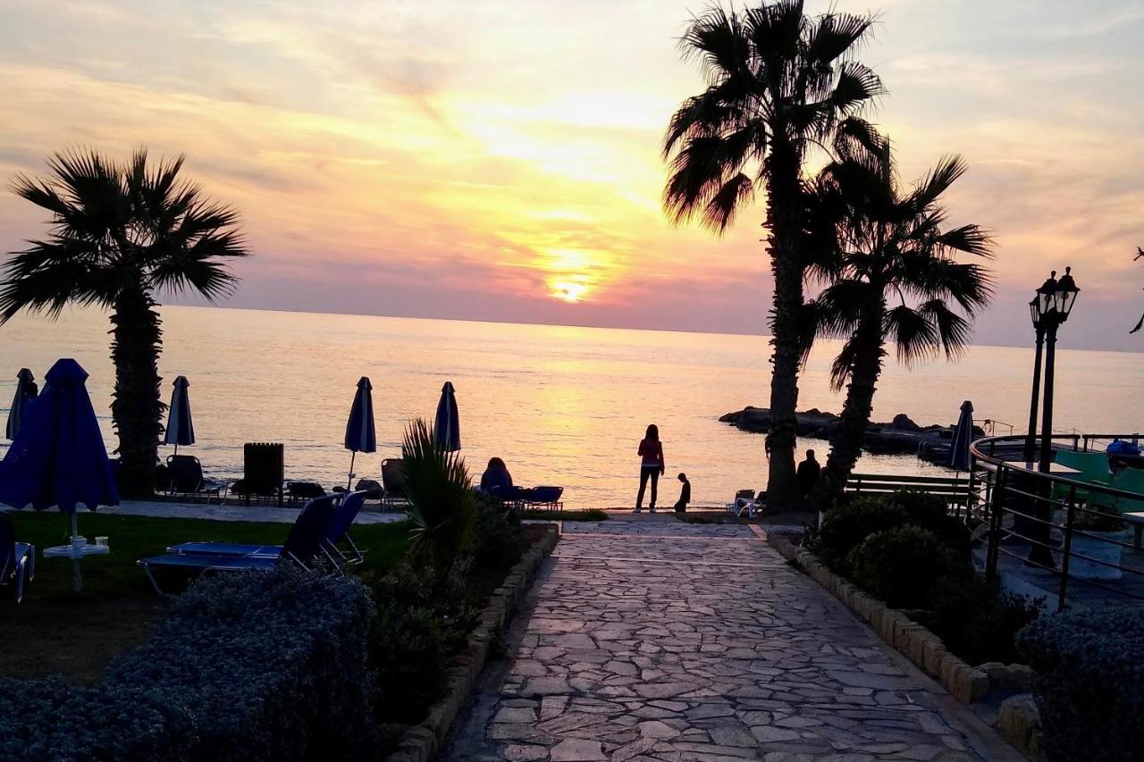 Faros Beach B101 Apartment Kato Paphos Appartement